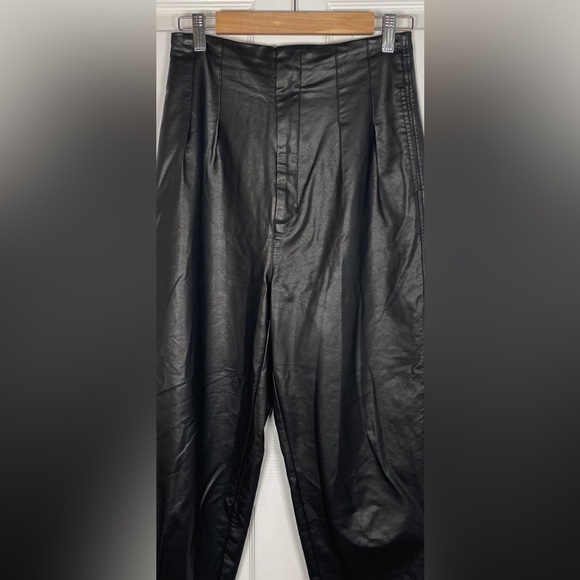 Free People Faux Black Leather Pleated Front Trouser Pants Pockets size 4 - Picture 6 of 11